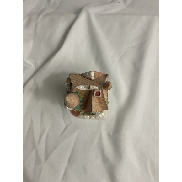 Carlton Cards Ornament Christmas Town Inn Bed and Breakfast Victorian 1997 - Picture 3 of 7